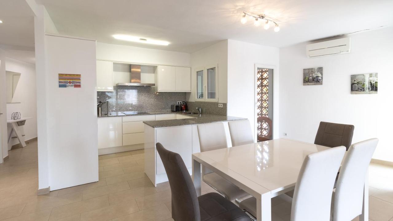 Modern 2 Bedroom Apartment 100 M From The Beach Javea Exterior photo
